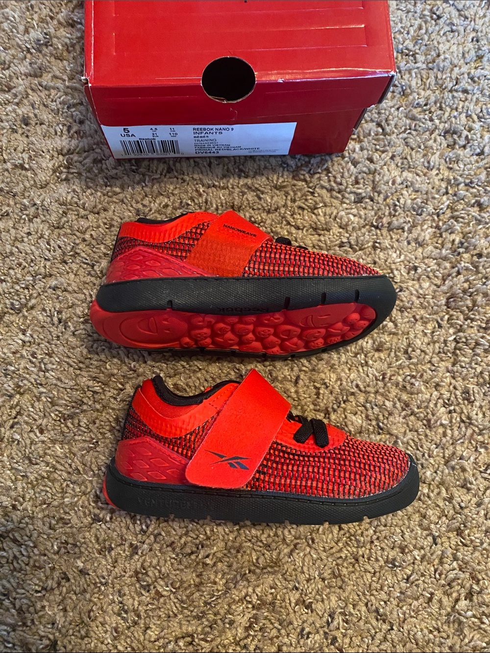 Reebok size 5 shoes - Picture 3 of 6